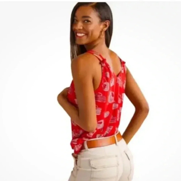 CAbi #5624 Sleeveless Nantucket Blouse in Red Purse Print women’s small - Picture 9 of 9